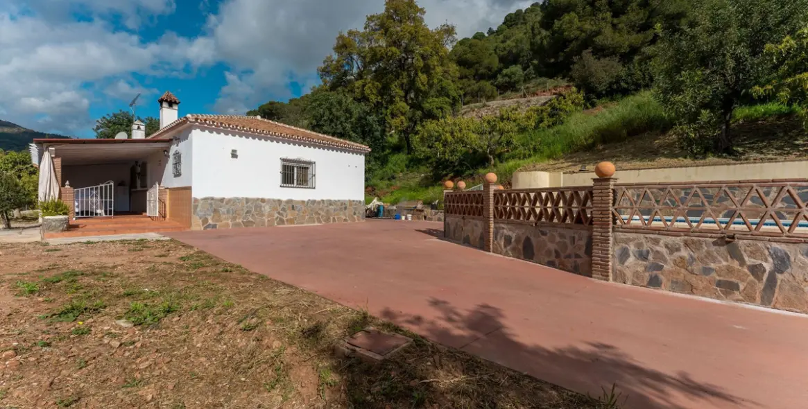 Sale of finca - cortijo in Coín 26