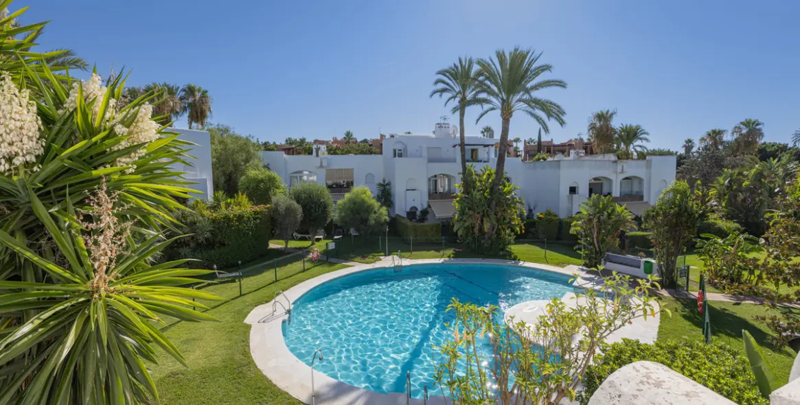 Продажа таунхауса в Estepona 1