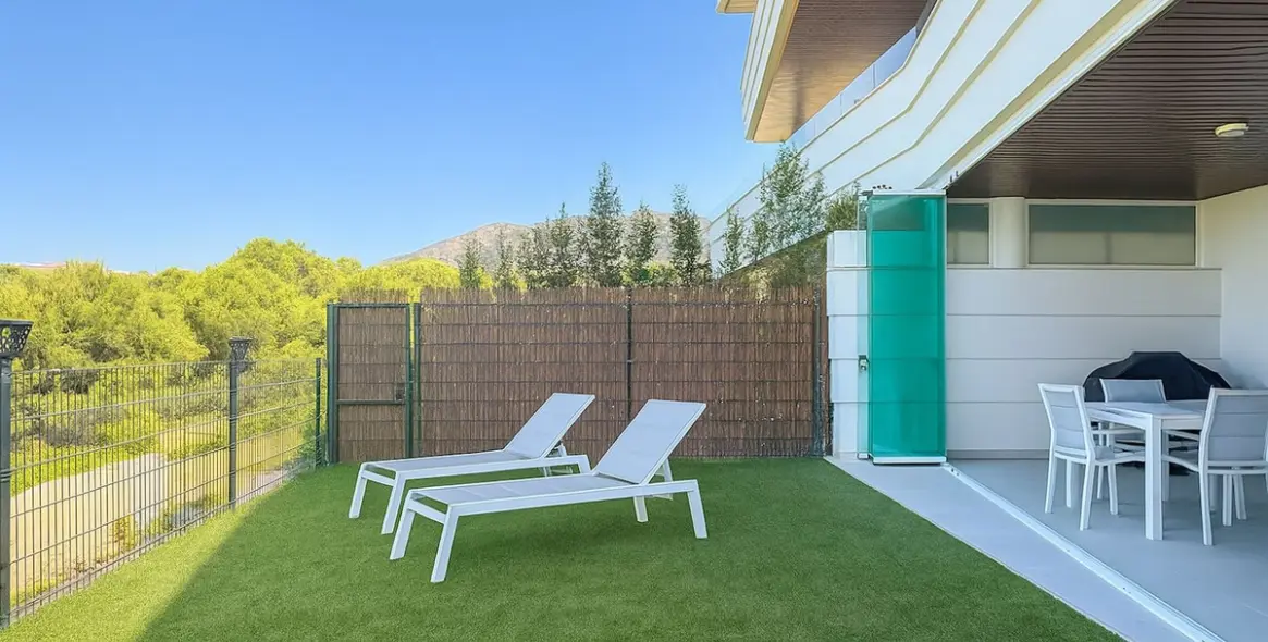 Продажа апартаментов на первом этаже в Higueron 11