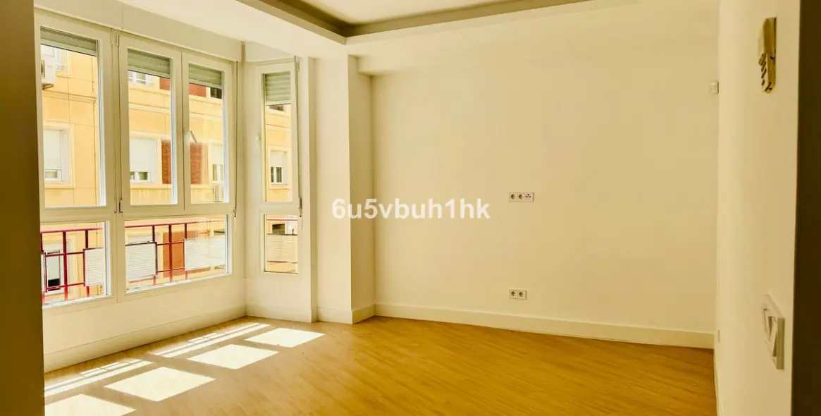 Sale of ground floor apartment in Malaga (district Málaga Centro) 8