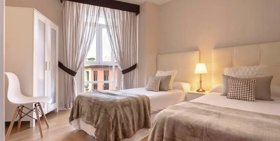 Sale of middle floor apartment in Málaga Centro 8