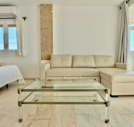 Sale of middle floor apartment in Puerto de Cabopino