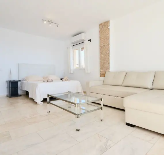 Sale of middle floor apartment in Puerto de Cabopino