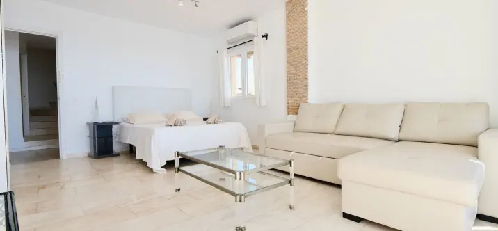 Sale of middle floor apartment in Puerto de Cabopino 3