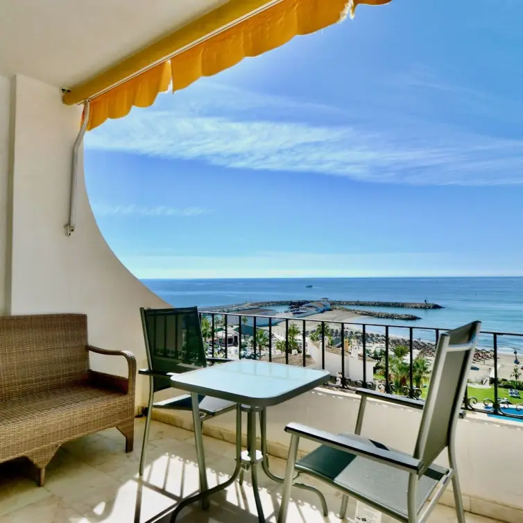 Venta de apartamento en planta media en Puerto de Cabopino