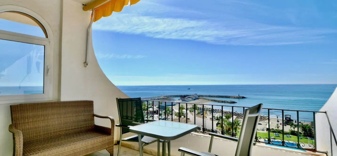 Venta de apartamento en planta media en Puerto de Cabopino 0