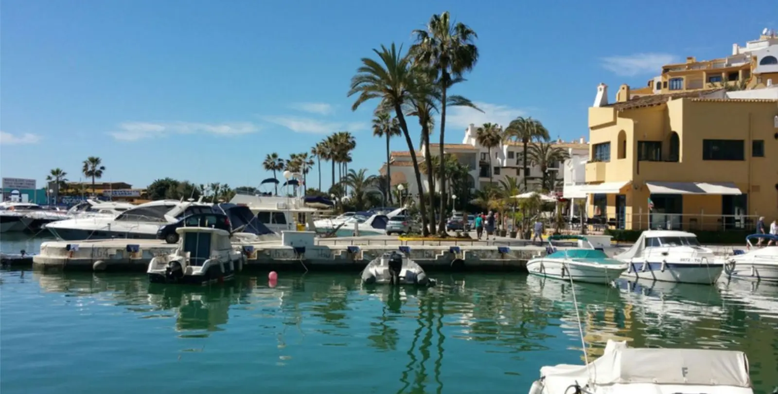 Venta de apartamento en planta media en Puerto de Cabopino 3