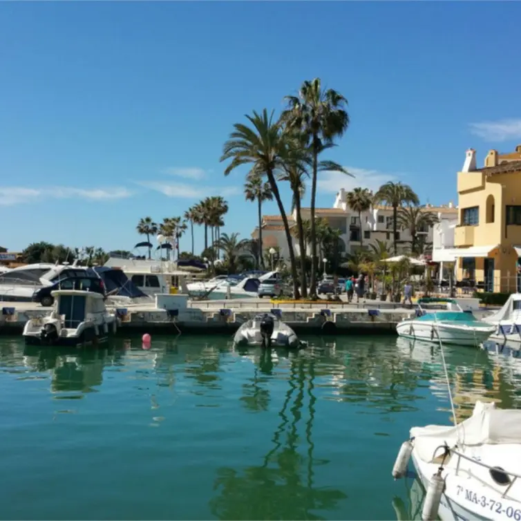 Venta de apartamento en planta media en Puerto de Cabopino