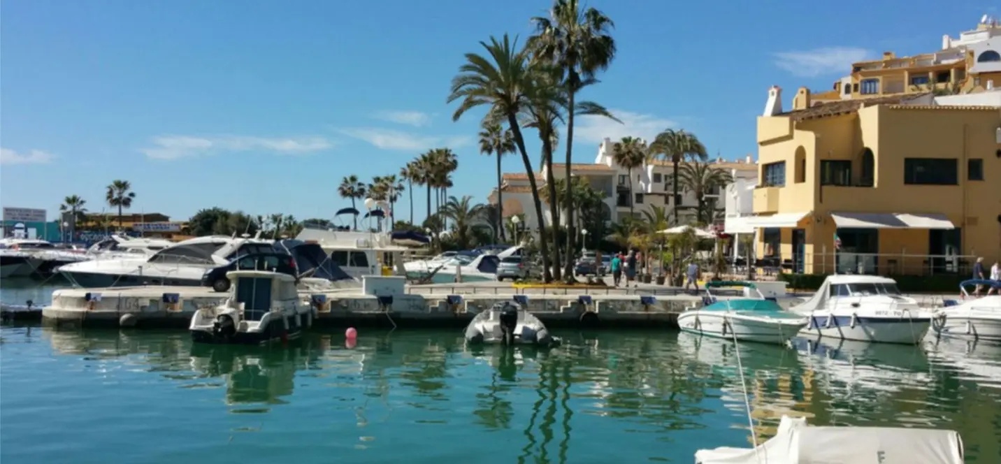 Venta de apartamento en planta media en Puerto de Cabopino 2