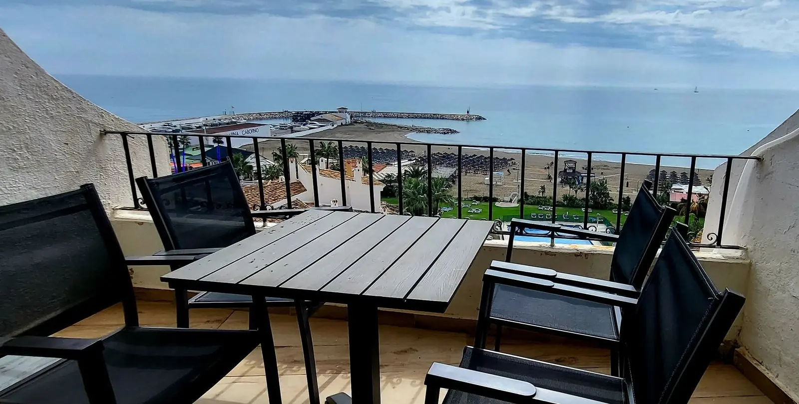 Venta de apartamento en planta media en Puerto de Cabopino 4