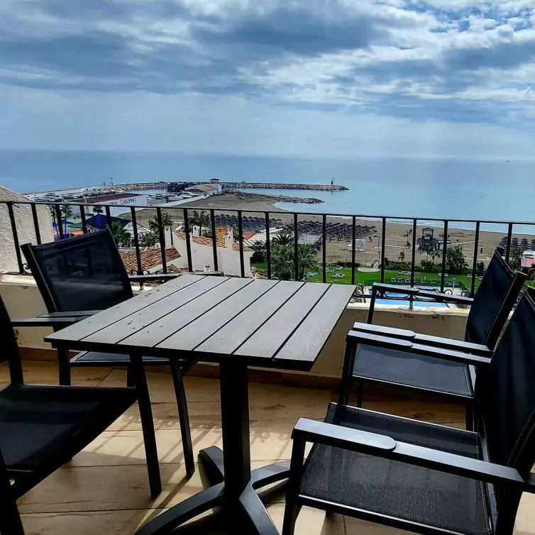 Venta de apartamento en planta media en Puerto de Cabopino