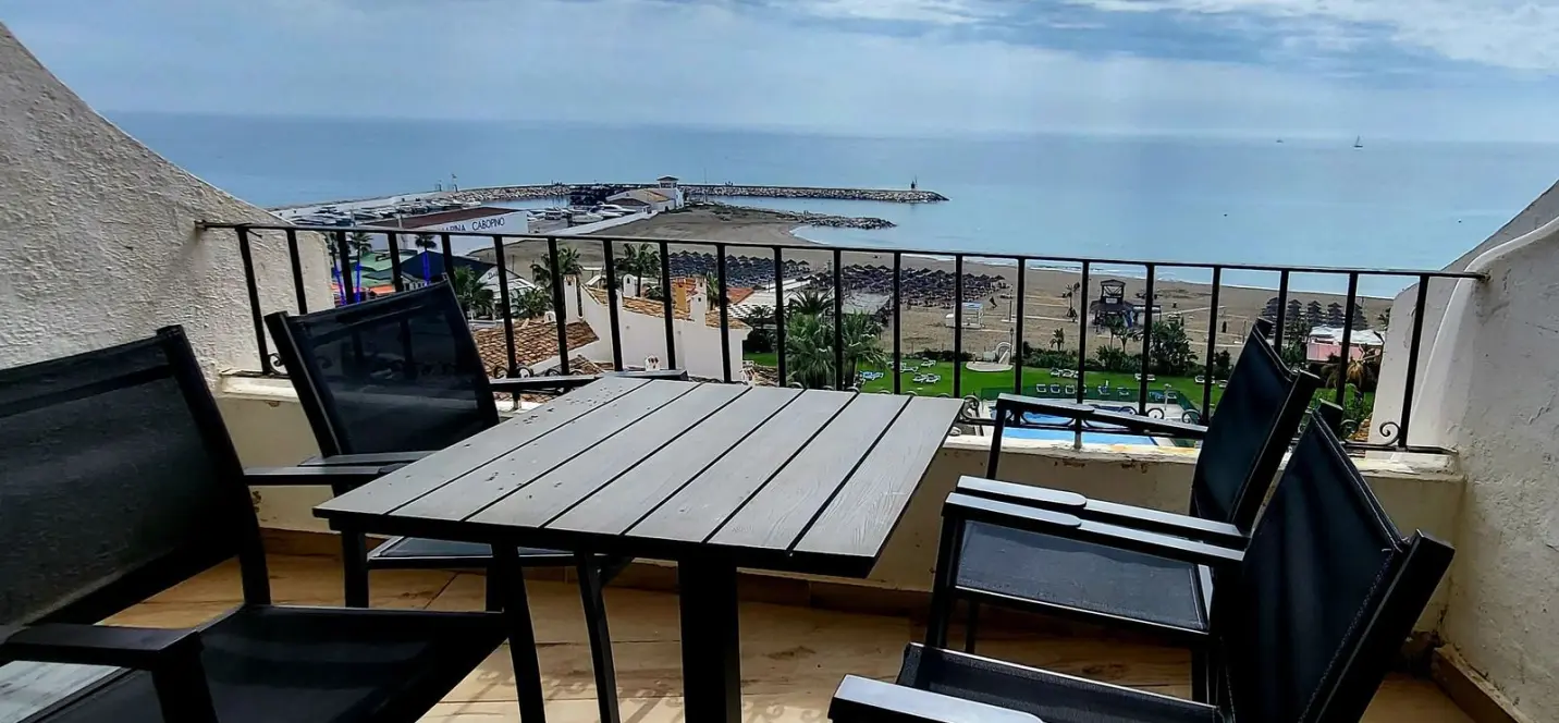 Venta de apartamento en planta media en Puerto de Cabopino 3