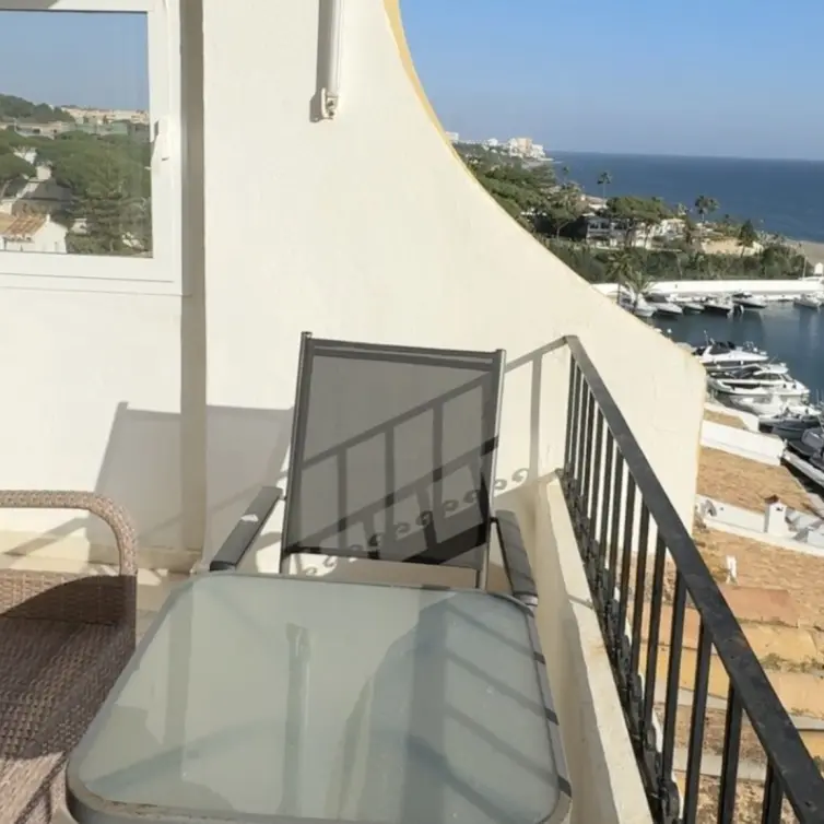 Venta de apartamento en planta media en Puerto de Cabopino