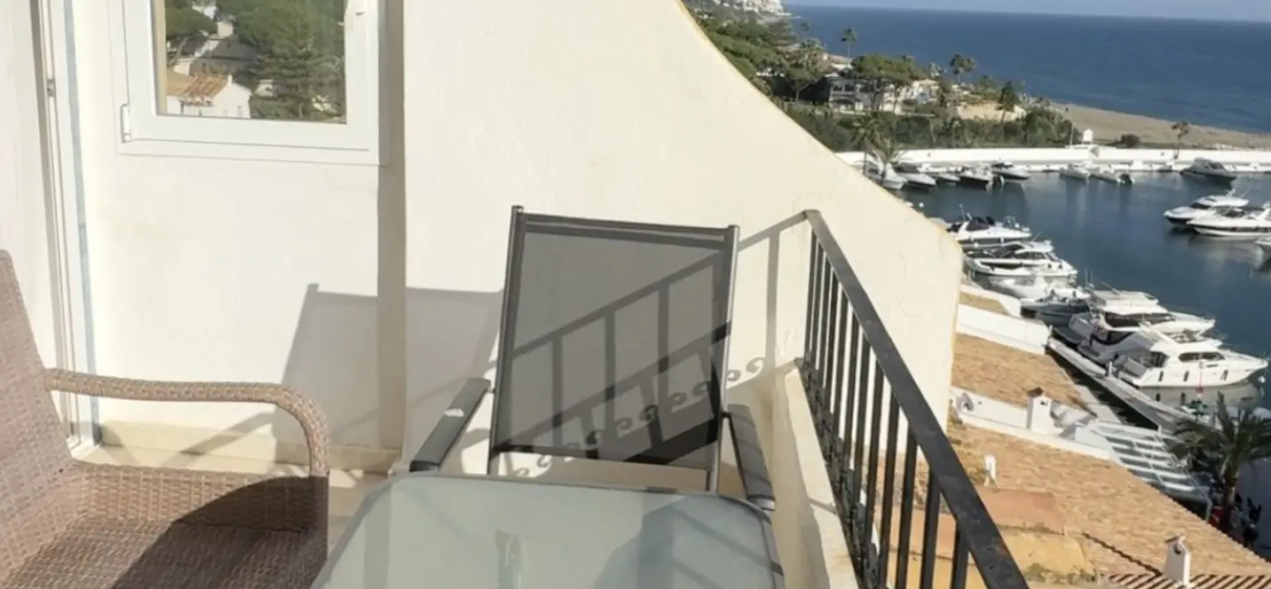 Venta de apartamento en planta media en Puerto de Cabopino 4