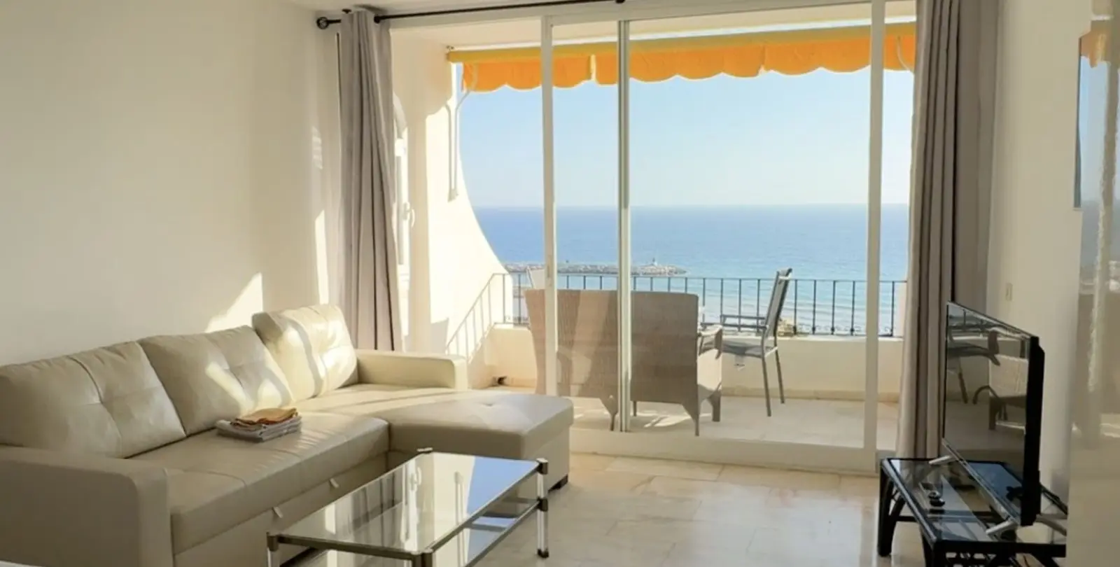 Venta de apartamento en planta media en Puerto de Cabopino 6