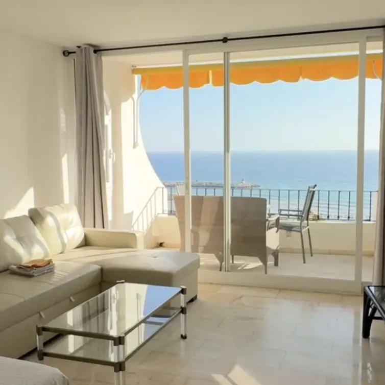Venta de apartamento en planta media en Puerto de Cabopino