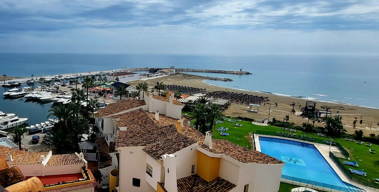 Venta de apartamento en planta media en Puerto de Cabopino 8