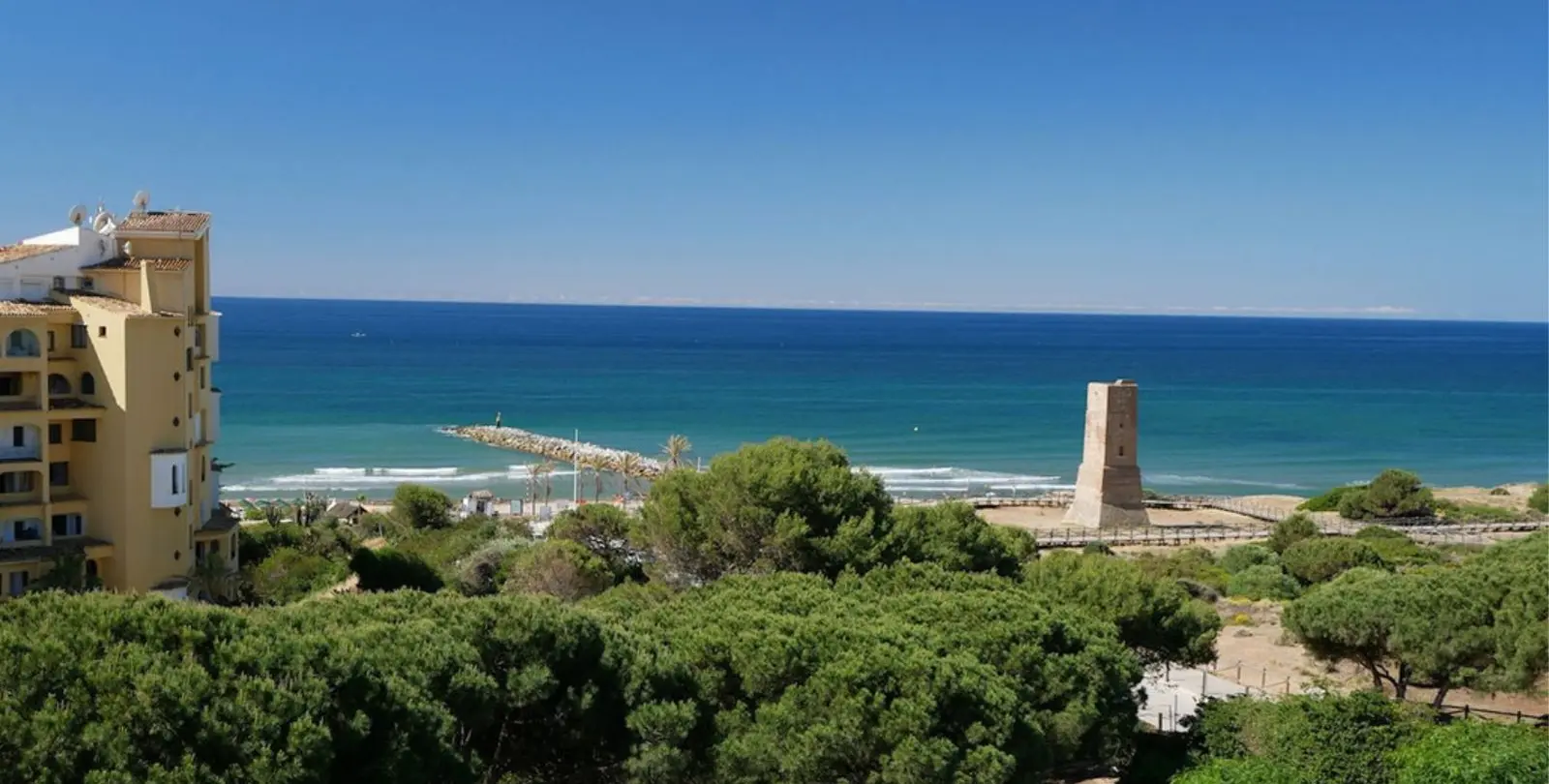 Venta de apartamento en planta media en Puerto de Cabopino 21