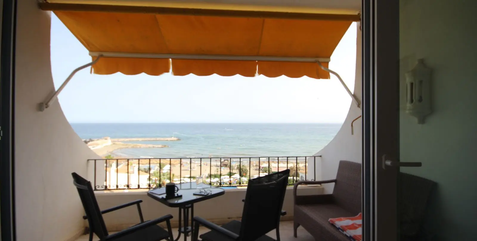 Venta de apartamento en planta media en Puerto de Cabopino 24