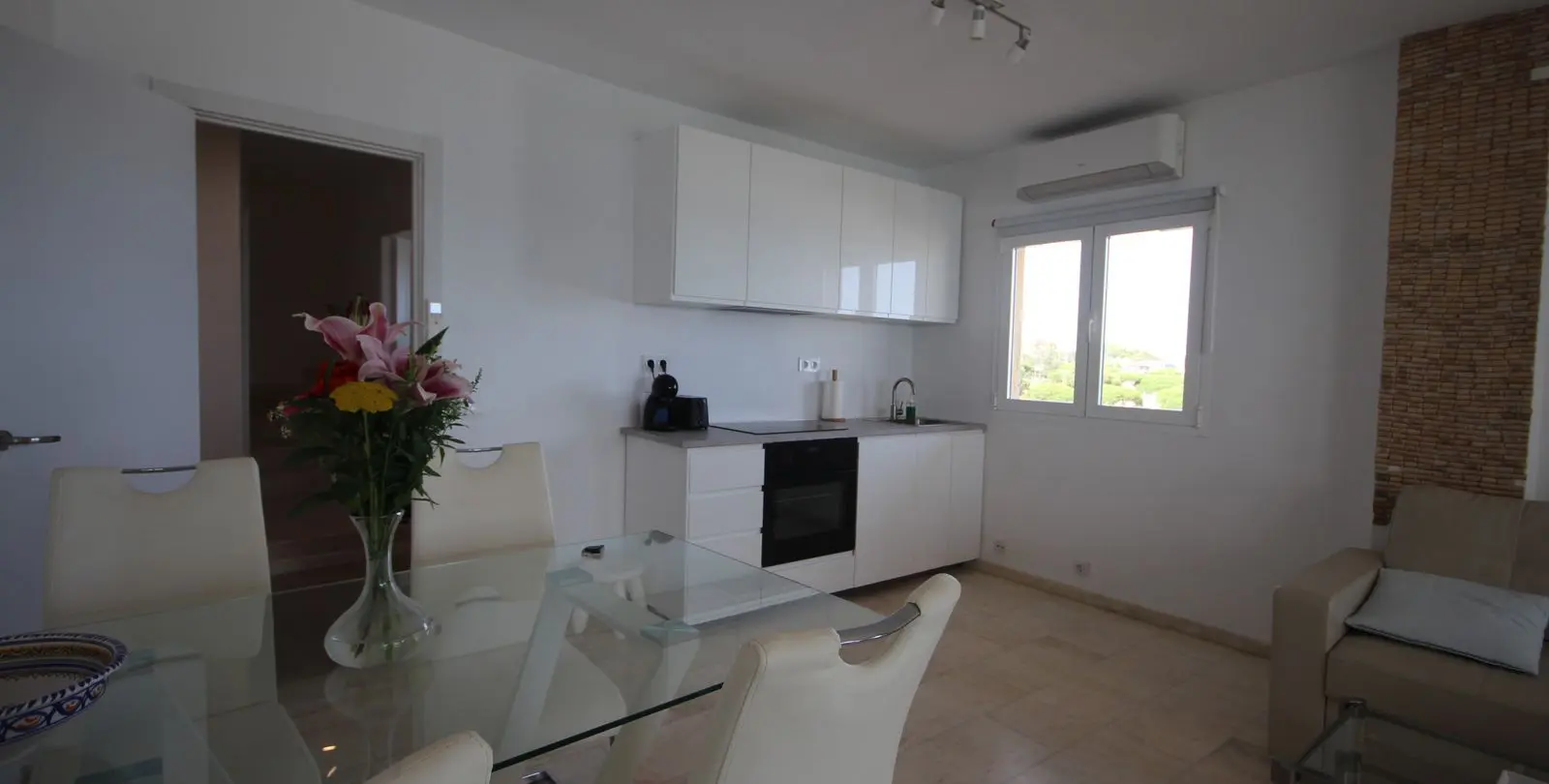 Venta de apartamento en planta media en Puerto de Cabopino 26