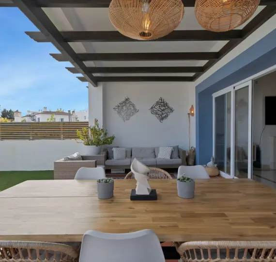 Sale of ground floor apartment in El Paraiso