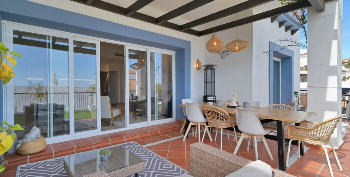 Sale of ground floor apartment in El Paraiso 4