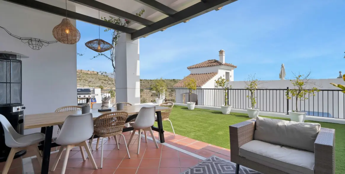 Sale of ground floor apartment in El Paraiso 10