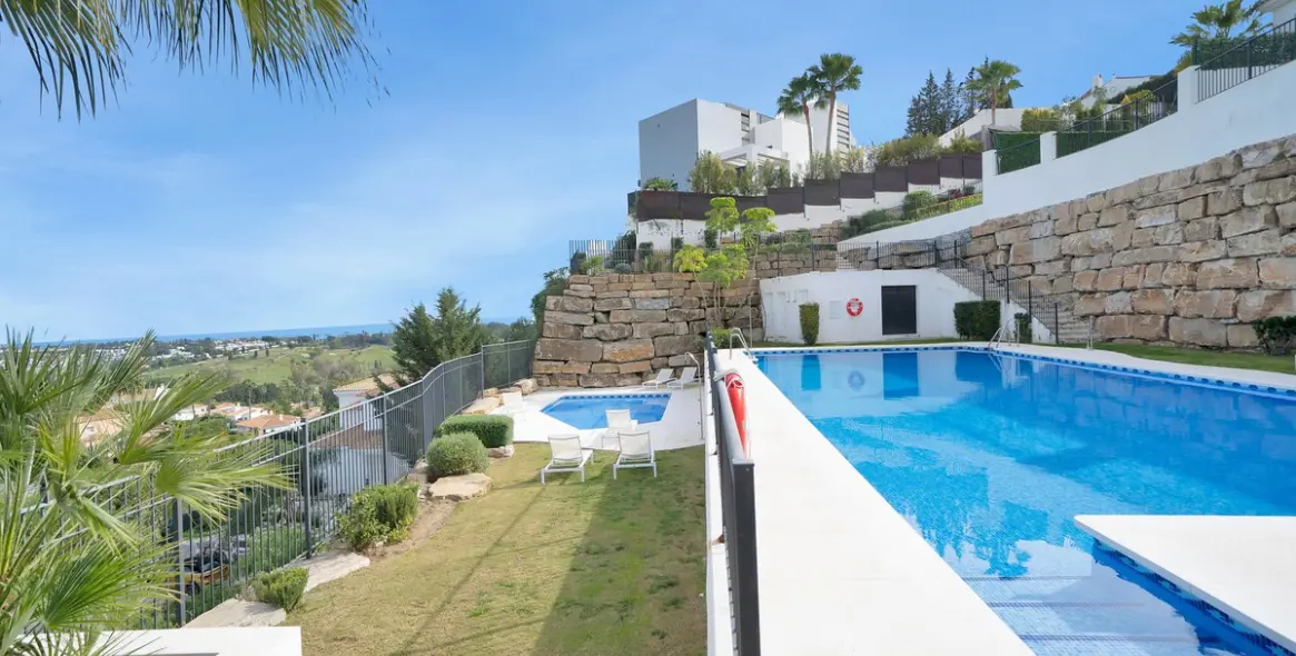Sale of ground floor apartment in El Paraiso 14