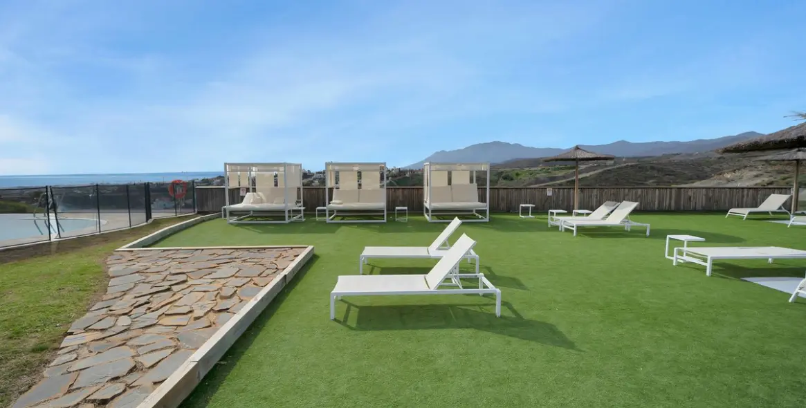 Sale of ground floor apartment in El Paraiso 17