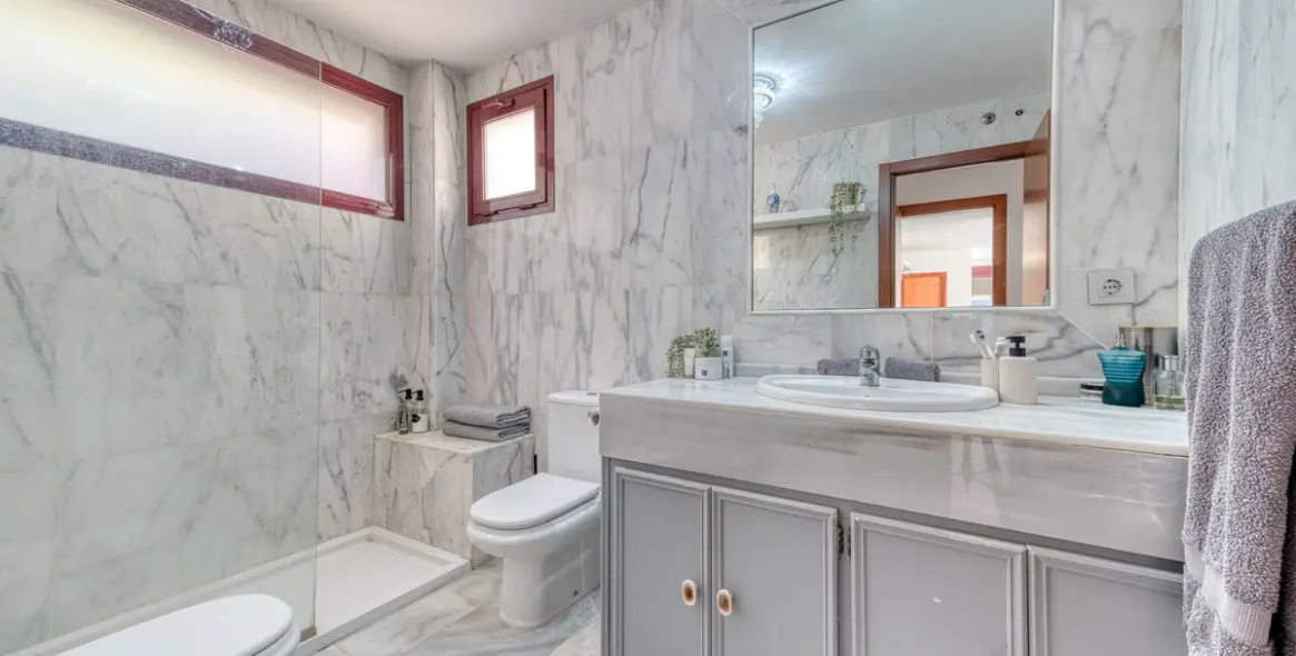 Продажа  отдельно стоящей виллы в Benahavís (район Benahavís) 11