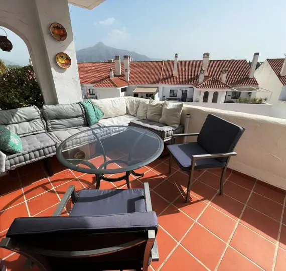 Продажа апартаментов на среднем этаже в Nueva Andalucía