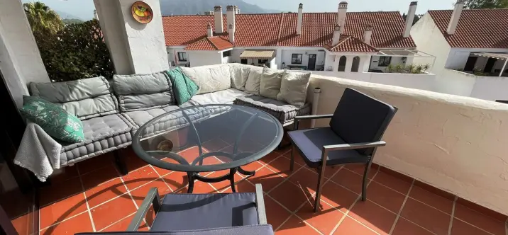 Продажа апартаментов на среднем этаже в Nueva Andalucía 0