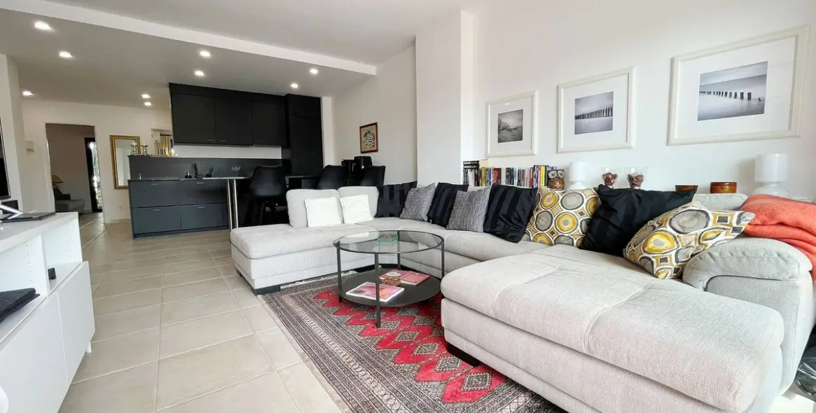 Sale of middle floor apartment in Nueva Andalucía 3