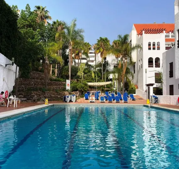 Продажа апартаментов на среднем этаже в Nueva Andalucía