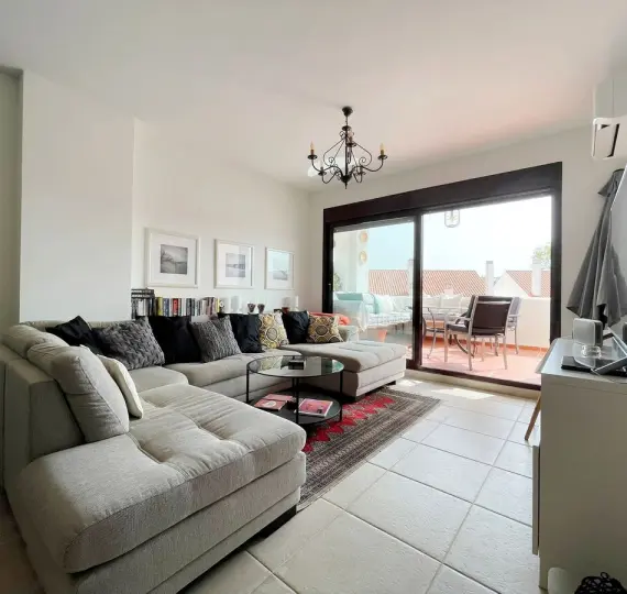 Продажа апартаментов на среднем этаже в Nueva Andalucía