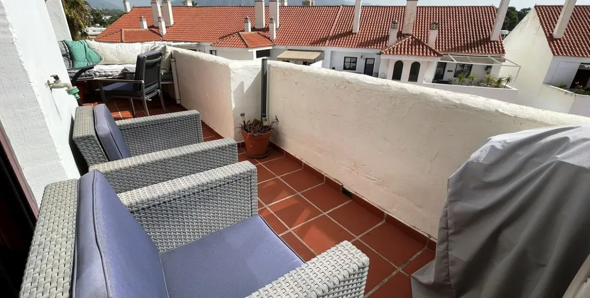 Sale of middle floor apartment in Nueva Andalucía 8