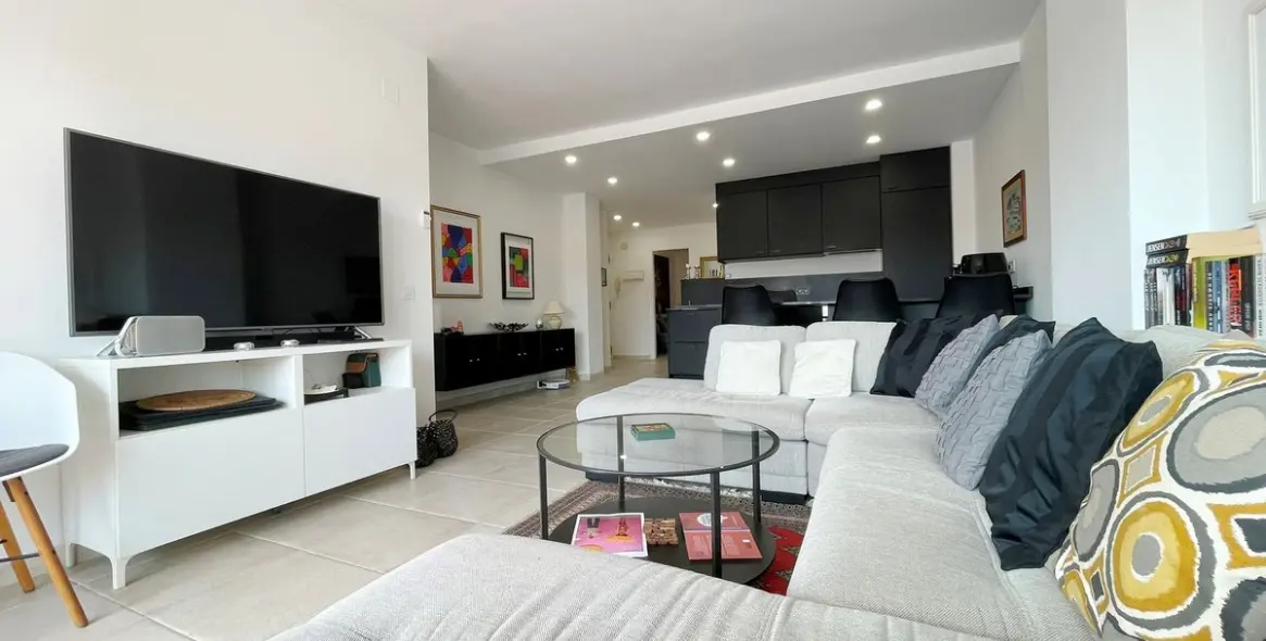 Sale of middle floor apartment in Nueva Andalucía 9