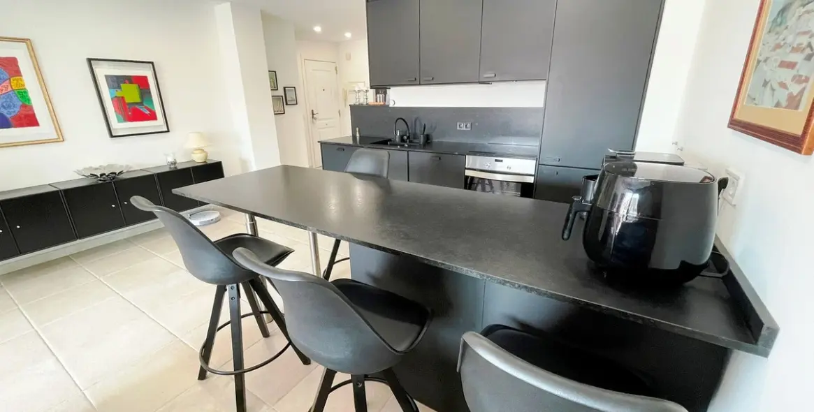 Sale of middle floor apartment in Nueva Andalucía 11