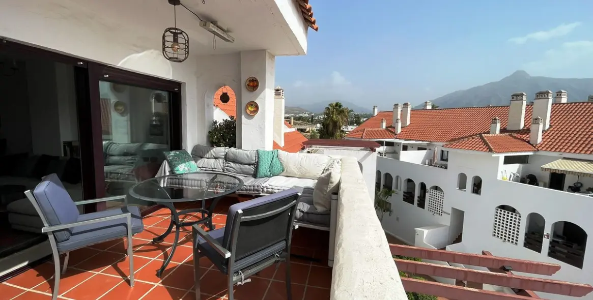 Sale of middle floor apartment in Nueva Andalucía 15