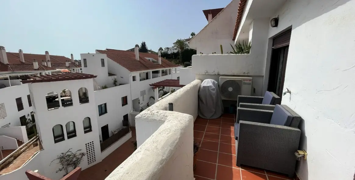 Sale of middle floor apartment in Nueva Andalucía 16