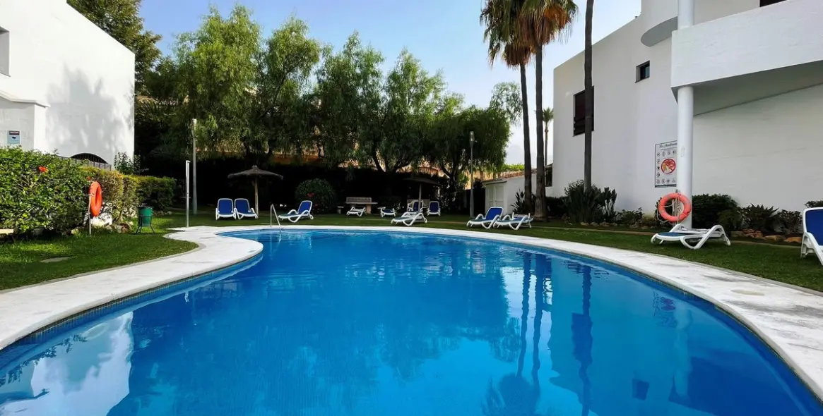 Sale of middle floor apartment in Nueva Andalucía 18