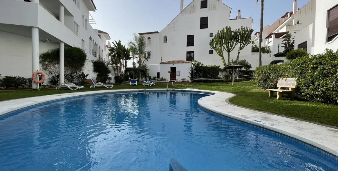 Sale of middle floor apartment in Nueva Andalucía 19
