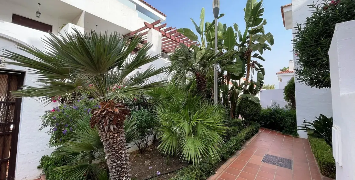 Sale of middle floor apartment in Nueva Andalucía 20