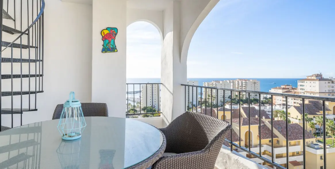 Продажа двухуровневого пентхауса в Estepona 2