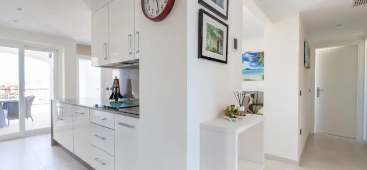 Продажа двухуровневого пентхауса в Estepona 2