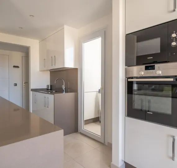 Продажа двухуровневого пентхауса в Estepona