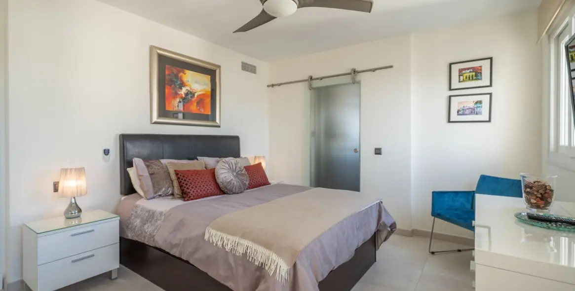 Продажа двухуровневого пентхауса в Estepona 8