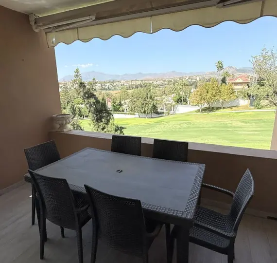 Продажа апартаментов на среднем этаже в Guadalmina Alta