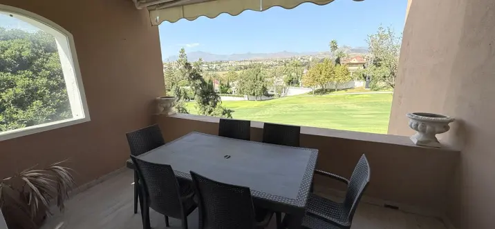 Продажа апартаментов на среднем этаже в Guadalmina Alta 3