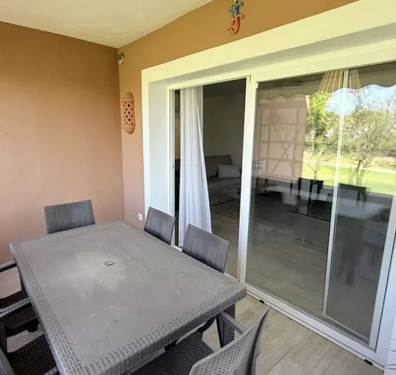 Продажа апартаментов на среднем этаже в Guadalmina Alta